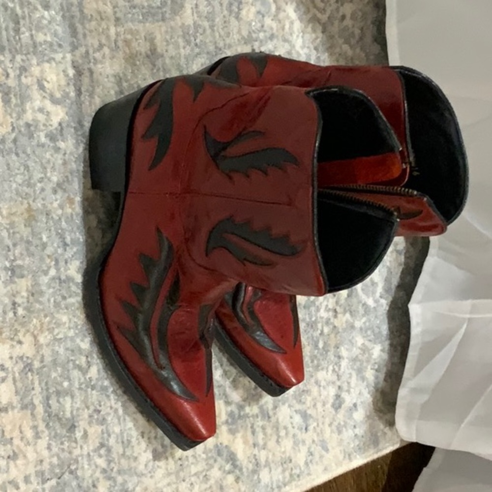 BRAND NEW Red Azulado Booties, size 7.5
